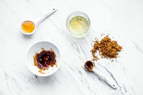 Cách trị môi khô hiệu quả bằng đường