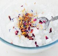 làm trắng da bằng hoa hồng