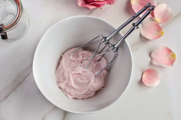 Cách làm kem dưỡng ẩm từ trà dâm bụt