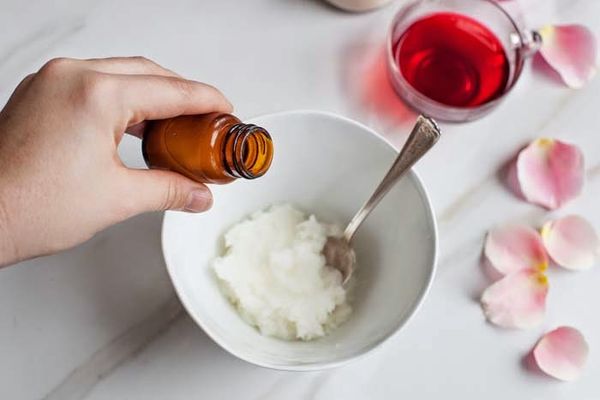 Cách làm kem dưỡng ẩm từ trà dâm bụt