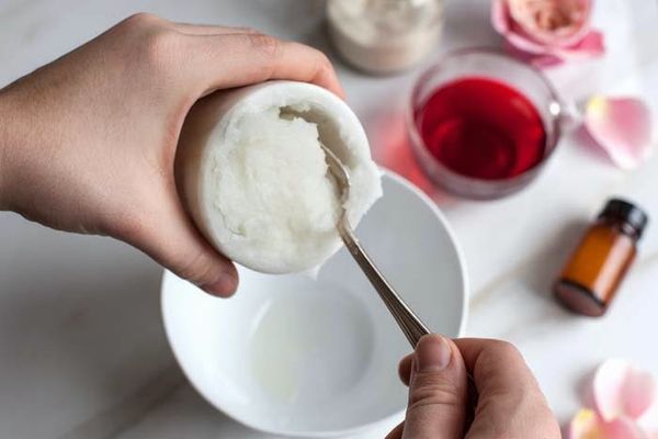 Cách làm kem dưỡng ẩm từ trà dâm bụt