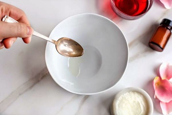 Cách làm kem dưỡng ẩm từ trà dâm bụt