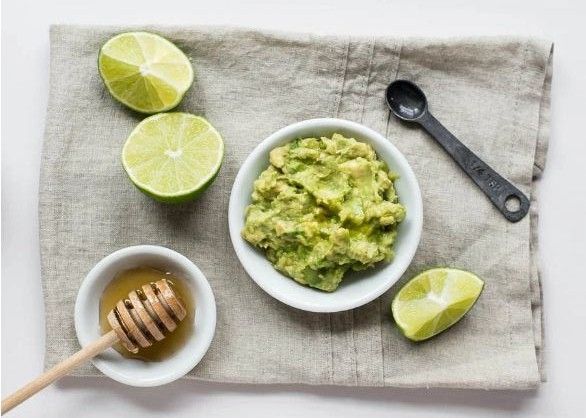Điều trị da cháy nắng với mặt nạ bơ