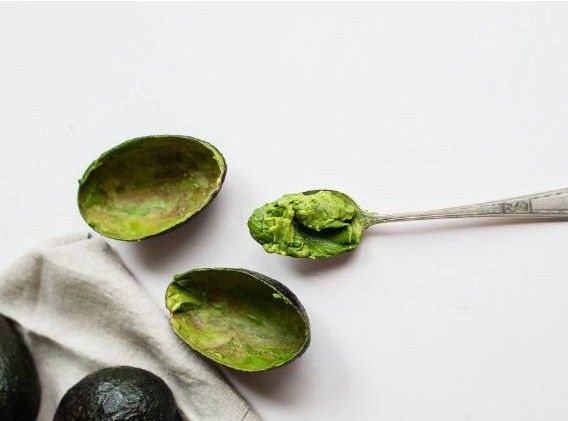 Điều trị da cháy nắng với mặt nạ bơ