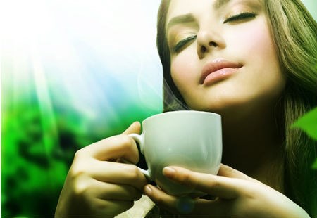 Tại sao mọi phụ nữ nên tập thói quen uống 1 ly trà xanh mỗi ngày