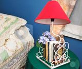 đèn ngủ kiêm kệ sách mini tiện lợi và đẹp