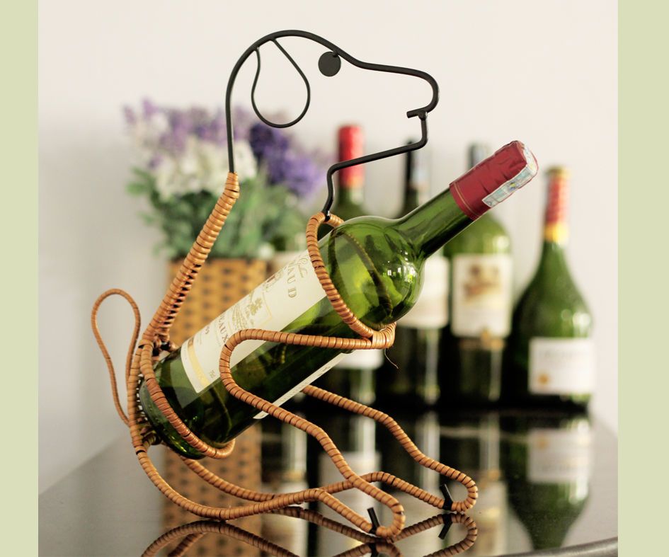 kệ rượu sắt mỹ thuật chú chó ôm rượu