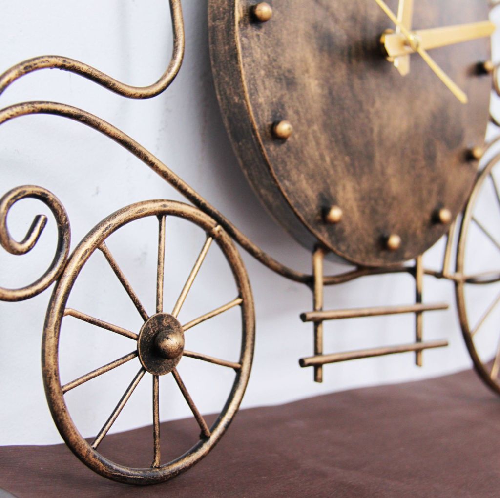 dong-ho-sat-my-thuat-hinh-xe-trai-bi