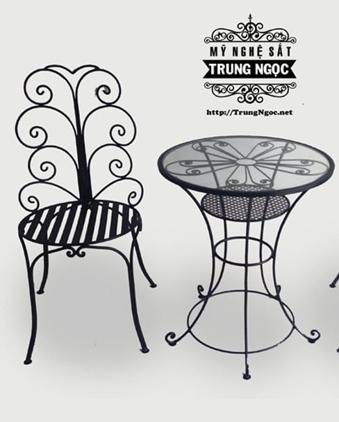 ban ghe sat san vuon