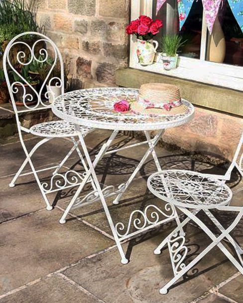 ban ghe sat san vuon dep