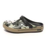  Crocs - Giày Lười Nam/Nữ Unisex Crocband II.5 Camo Clog Black (Nâu Bộ Đội) 