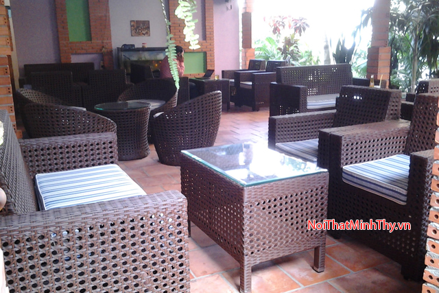 sofa nhựa giả mây