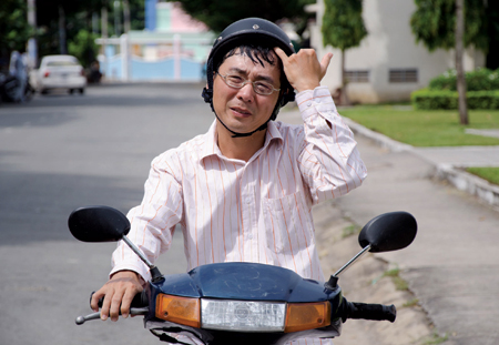 xẹp tóc vì đội mũ bảo hiểm