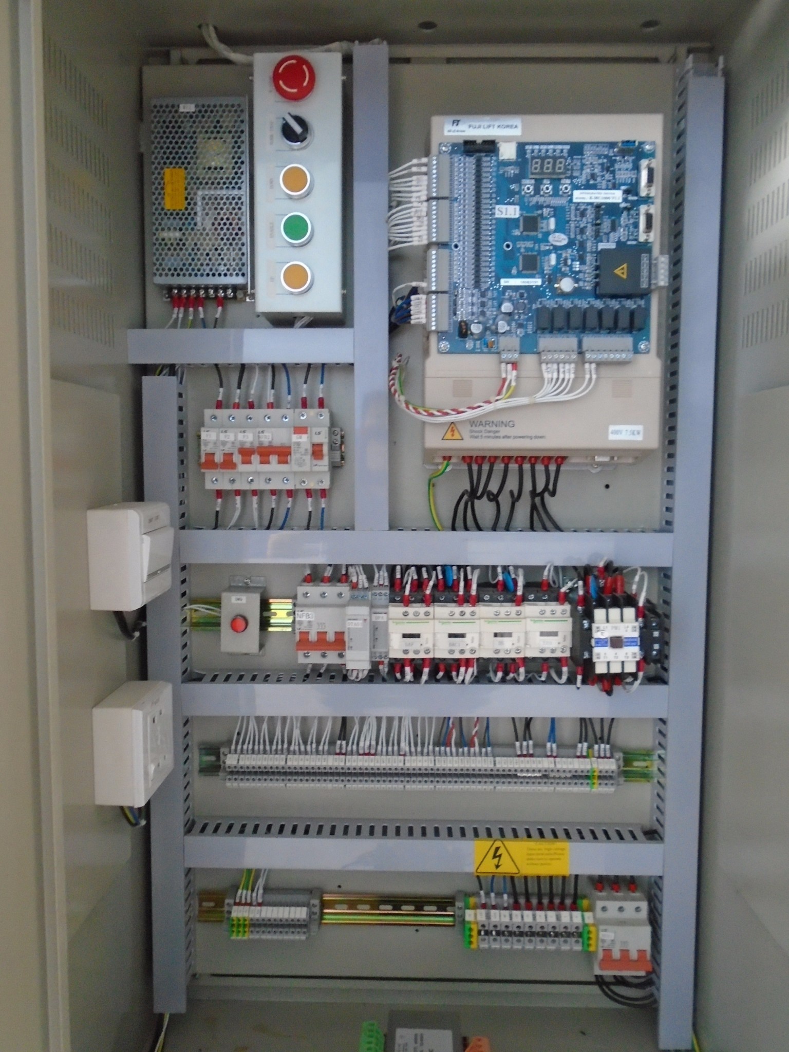 Tủ điện điều khiển thang máy nhập khẩu Fuji loại 18 kW