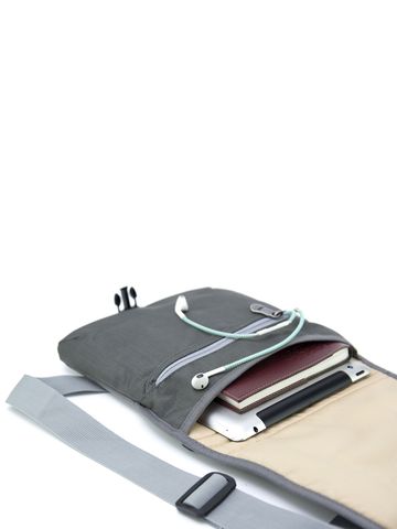 Túi đeo chéo Ipad Mikkor Grey 00