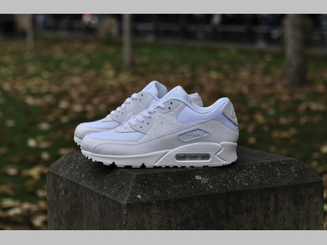 Giày Nike Air Max 90 Essential chính hãng – Hàng Chính Hãng Giá Rẻ