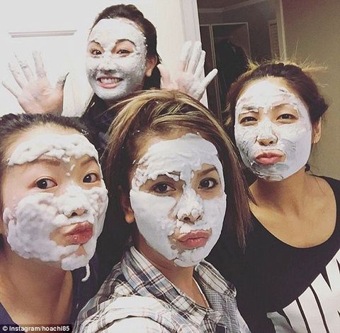 Trào lưu làm đẹp da với mặt nạ sủi bọt