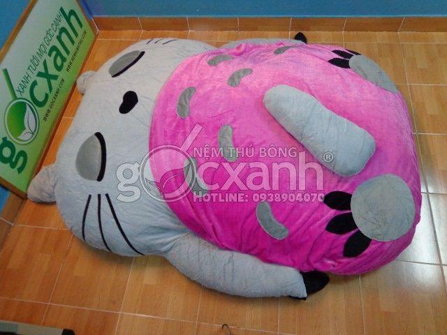 Nệm thú Totoro ngủ hồng sen (1.8 x 2.2m)