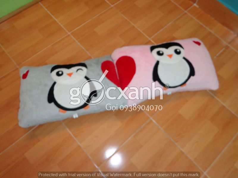 Gối nắm tình yêu chim cánh cụt (40 x 60cm)