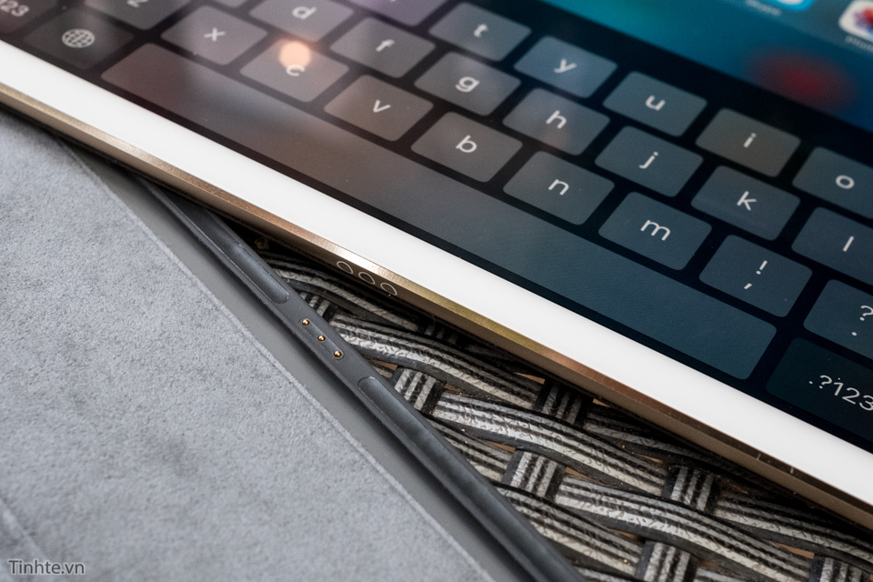 Trên tay Apple Smart Keyboard cho iPad Pro 9