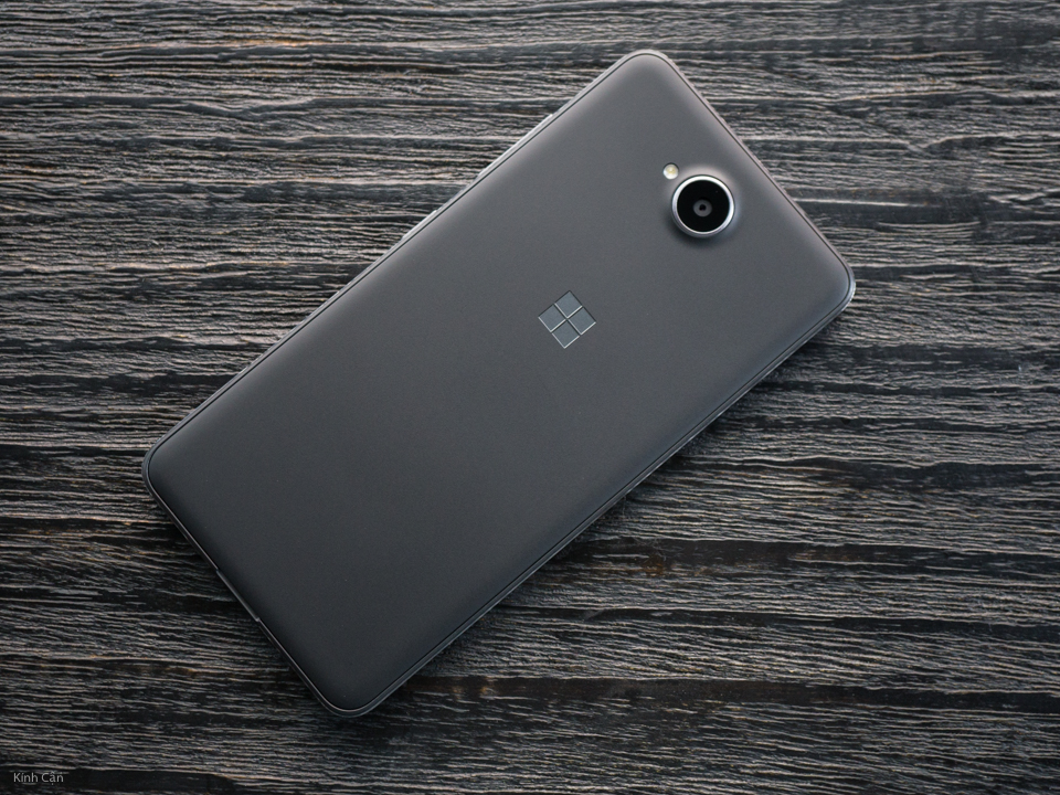 Mở hộp Microsoft Lumia 650 Dual SIM: viền kim loại mỏng, sang trọng, giá 3,99 triệu đồng