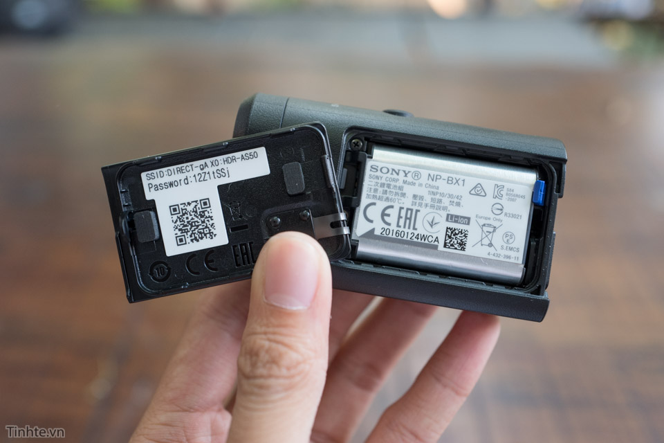 Trên tay Sony Action cam AS50R: thiết kế nhẹ, remote có Bluetooth, dễ sử dụng hơn, giá 8,5 triệu