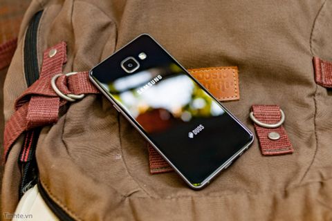 Trên tay Galaxy A5 phiên bản 2016: Máy đẹp, cầm đã như Note, chất lượng hoàn thiện tốt