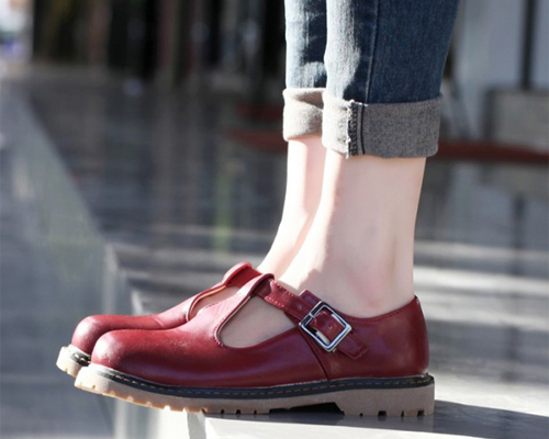 Giày Mary Jane - Bước chân cổ điển giữa phố phường hiện đại