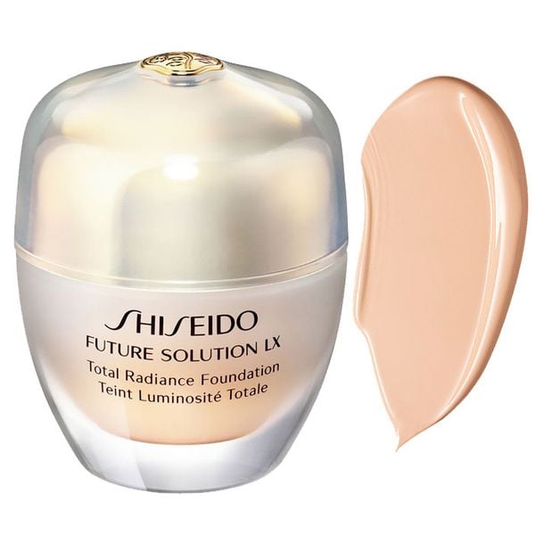 phan nen dang kem shiseido future solution lx total radiance foundation I00