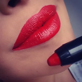 Son Sap Farmasi Lovely Lips Lipstick