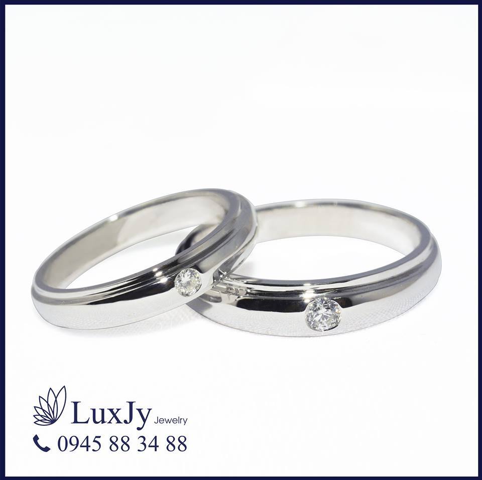 Nhẫn cưới vàng đính đá - W0012