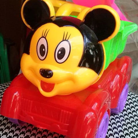 Đồ chơi xúc cát xe chuột Mickey