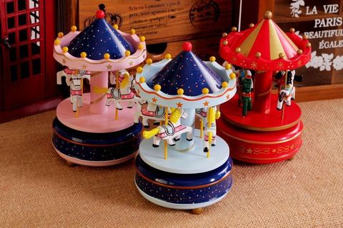 Hộp nhạc ngựa gỗ