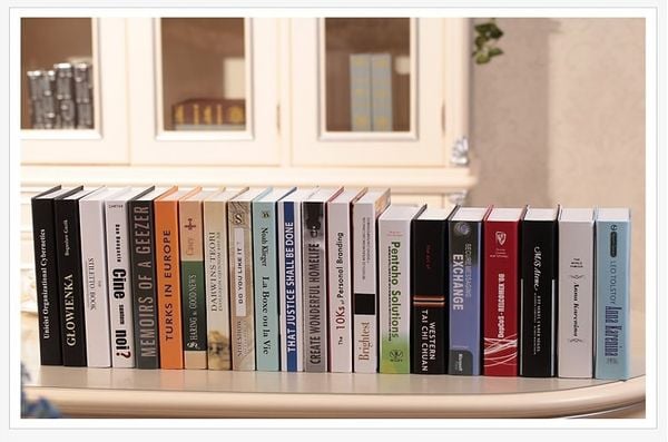 Sách giả trang trí hiện đại