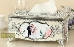 Hộp khăn giấy hoa hồng