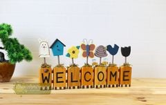 Bảng welcome hàng rào gỗ