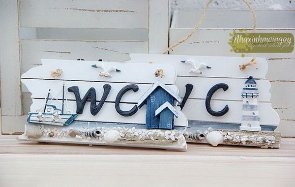 Bảng treo WC biển