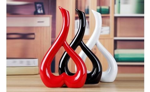 Bình cắm hoa trái tim sứ