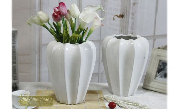 Bình sứ hình trái khế