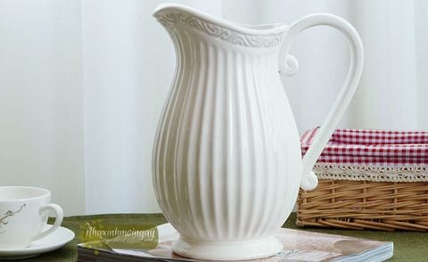 Bình sứ có quai cao