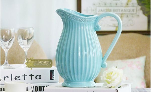 Bình sứ có quai cao