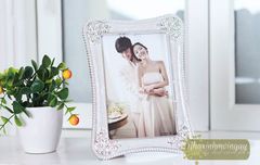 Khung hình viền hoa hồng bạc