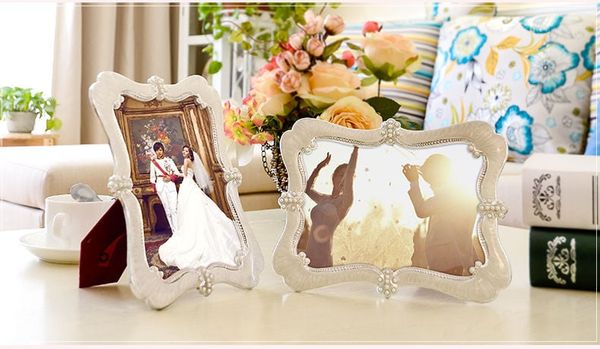 Khung hình viền kem ngọc trai