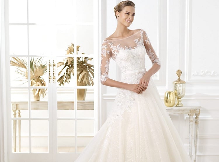 5 dáng váy cưới hoàn hảo cho cô dâu ngực “lép”