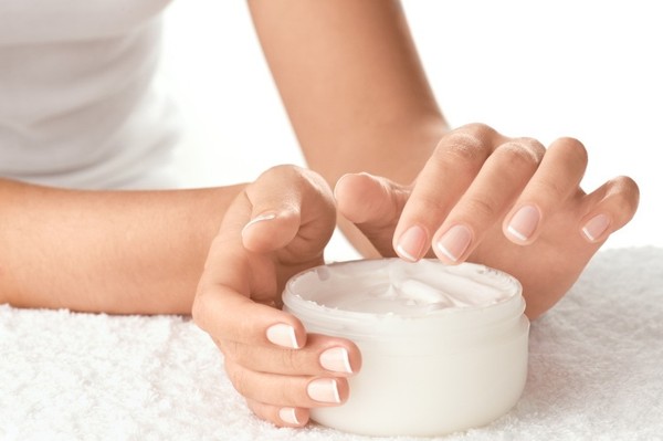 10 cách đơn giản giúp móng tay không bị khô và dễ gãy