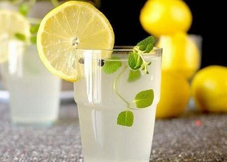 8 loại nước nên uống vào buổi sáng mùa hè