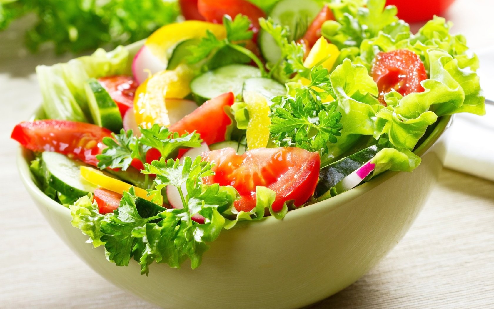 Vì sao giảm cân luôn “gắn liền” với salad?